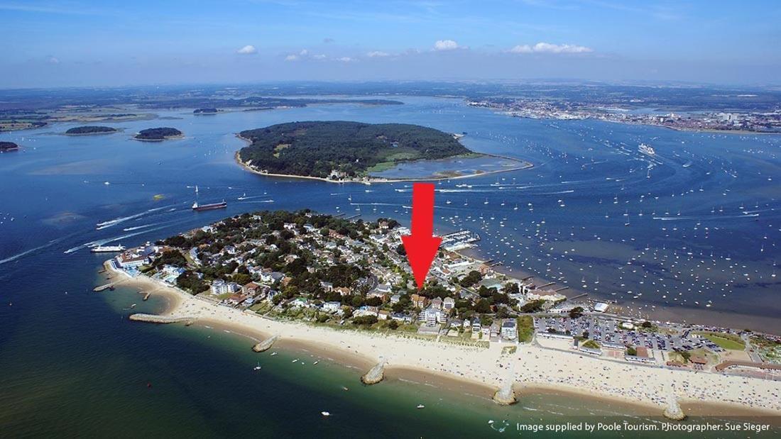 Top Floor Sandbanks Apartment With Free Parking Just Minutes From The Beach And Bars Canford Cliffs Exterior foto