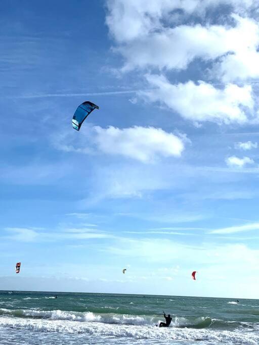 Top Floor Sandbanks Apartment With Free Parking Just Minutes From The Beach And Bars Canford Cliffs Exterior foto