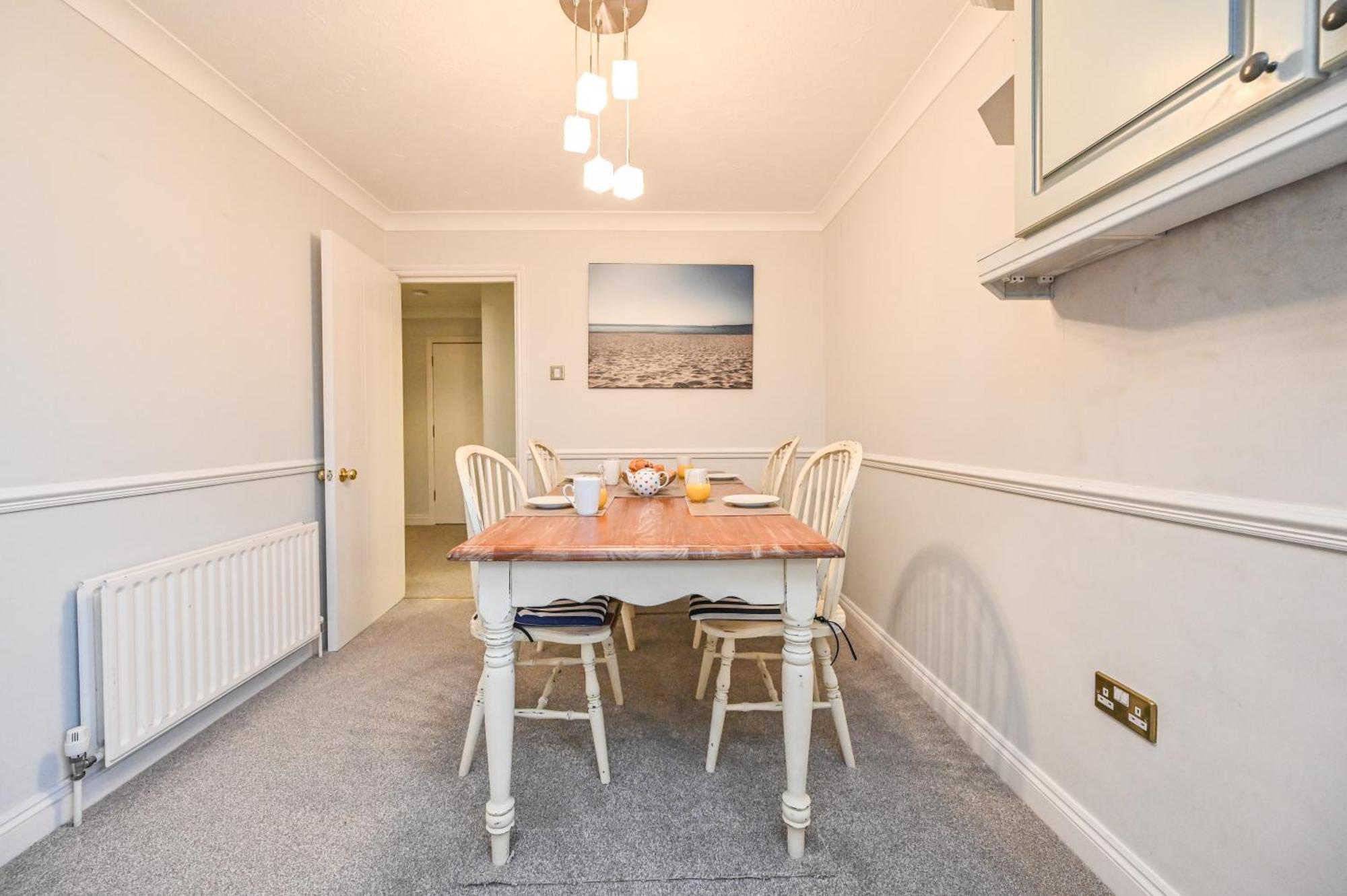 Top Floor Sandbanks Apartment With Free Parking Just Minutes From The Beach And Bars Canford Cliffs Exterior foto
