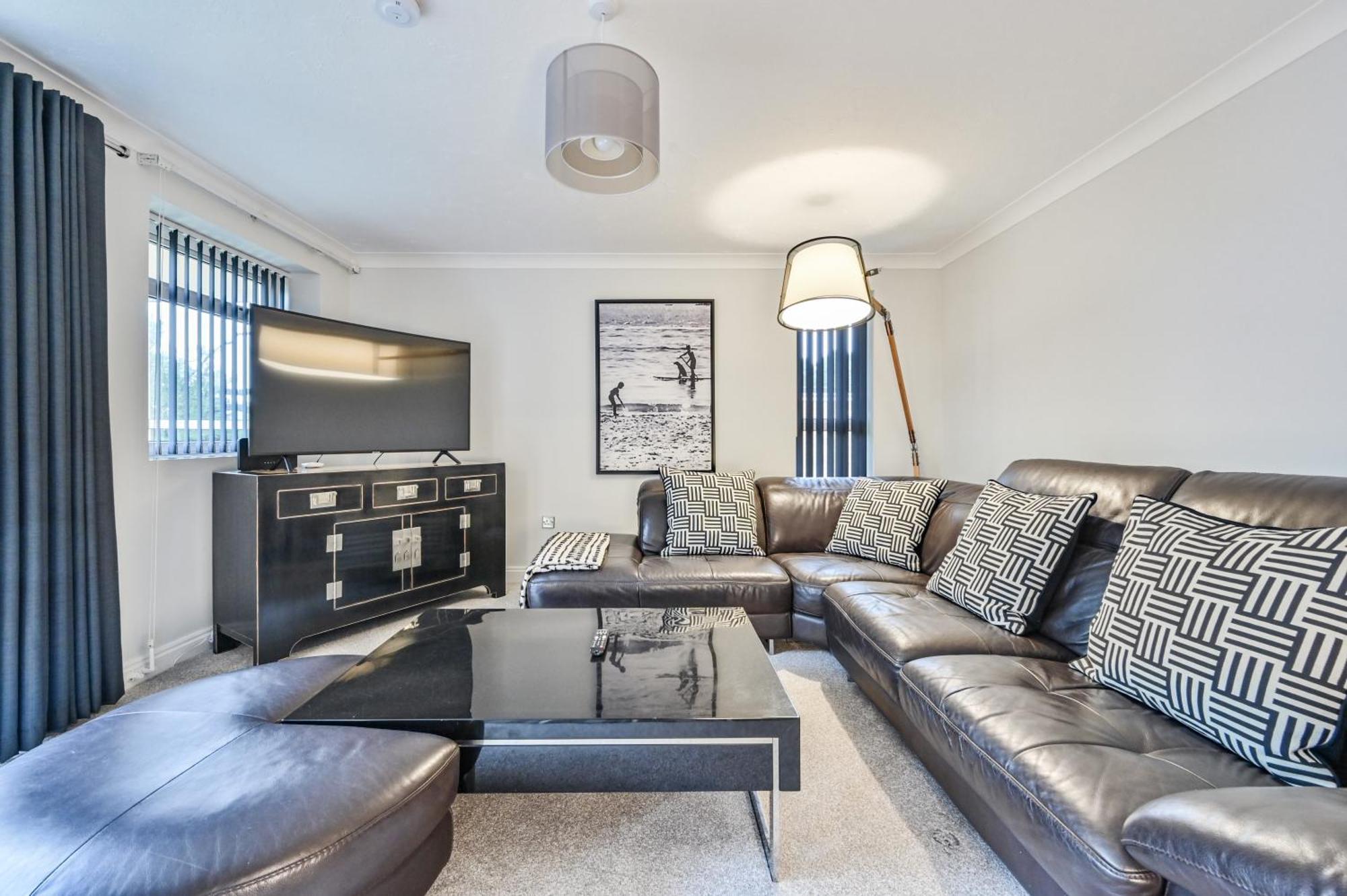 Top Floor Sandbanks Apartment With Free Parking Just Minutes From The Beach And Bars Canford Cliffs Exterior foto